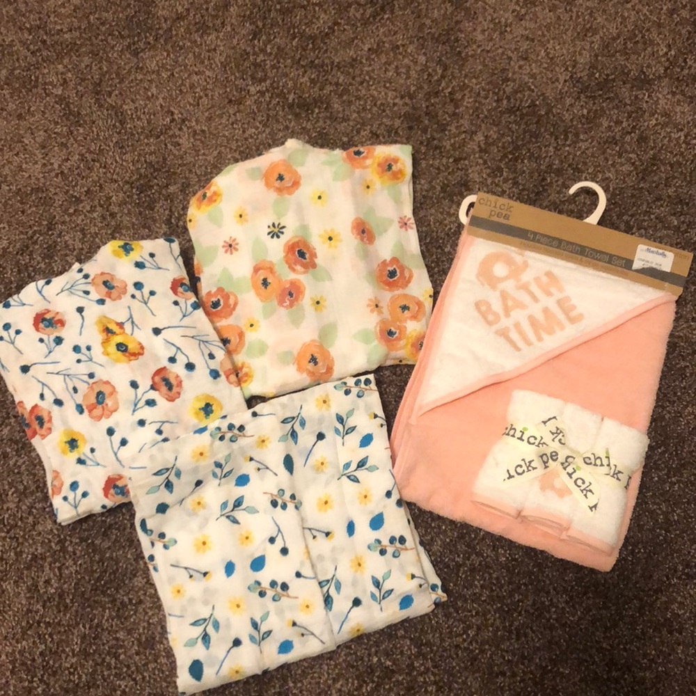Hooded bath towel set! Muslin swaddles! Brand new!